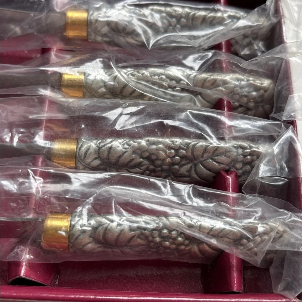 Vintage Arthur Court Grapes‎ Set Of 4 Stainless Steel Cheese Spreaders Knives